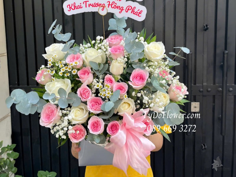 G0425303 GIỎ HOA CHÚC MỪNG KHAI TRƯƠNG HỒNG PHÁT Thiết kế gam màu trắng hồng, Hoa Hồng Lạc Thần, Hoa Hồng Trắng