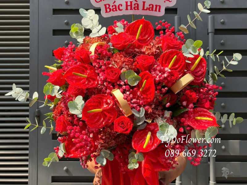 G0425304 GIỎ HOA CHÚC MỪNG SINH NHẬT Thiết kế gam màu đỏ, Hoa Hồng, Hồng Môn, Baby