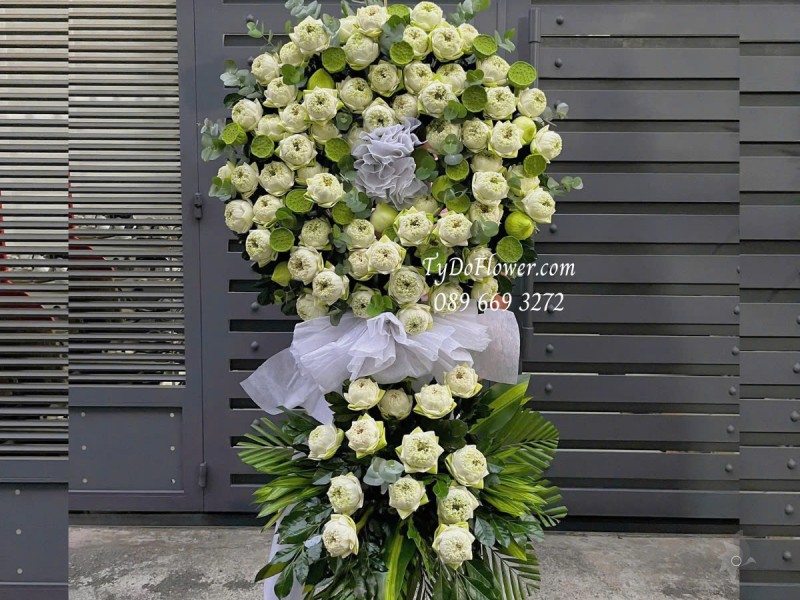KCB0425311 KỆ HOA TANG LỄ VÒNG HOA CHIA BUỒN Thương Nhớ Bà Ngoại Thiết kế 02 tầng Hoa Sen Trắng