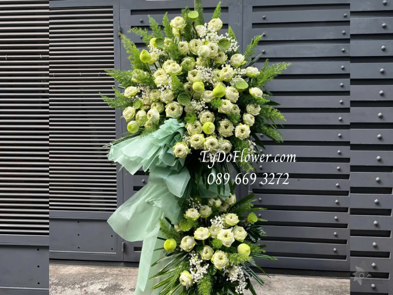 KCB0425315 KỆ HOA TANG LỄ VÒNG HOA CHIA BUỒN Kính Viếng Thiết kế 02 tầng Hoa Sen Trắng