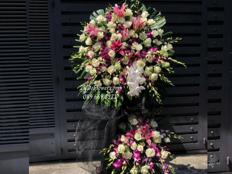 KCB0425318 KỆ HOA TANG LỄ VÒNG HOA CHIA BUỒN Kính Viếng Thiết kế 02 tầng Hoa Lan Trắng, Hoa Hồng, Hoa Ly, Lan Hồ Điệp