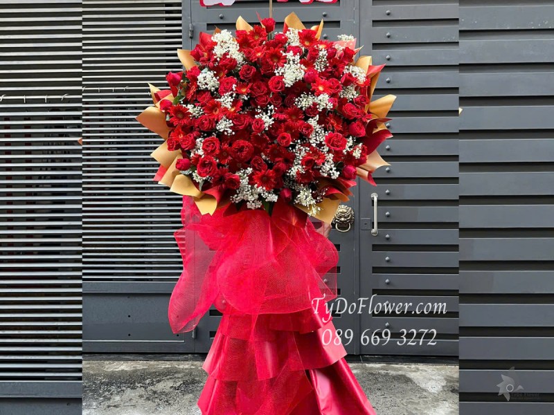 KCM0525360 KỆ HOA CHÚC MỪNG Thiết kế gam màu đỏ, Hoa Hồng, Đồng Tiền