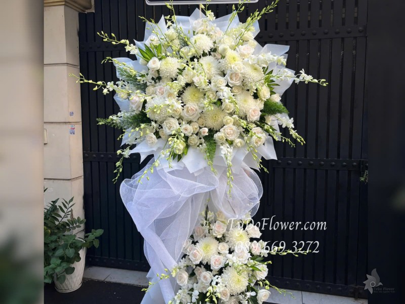 KCB0525362 KỆ HOA TANG LỄ VÒNG HOA CHIA BUỒN Kính Viếng Thiết kế 02 tầng Hoa Hồng, Cúc, Lan Trắng