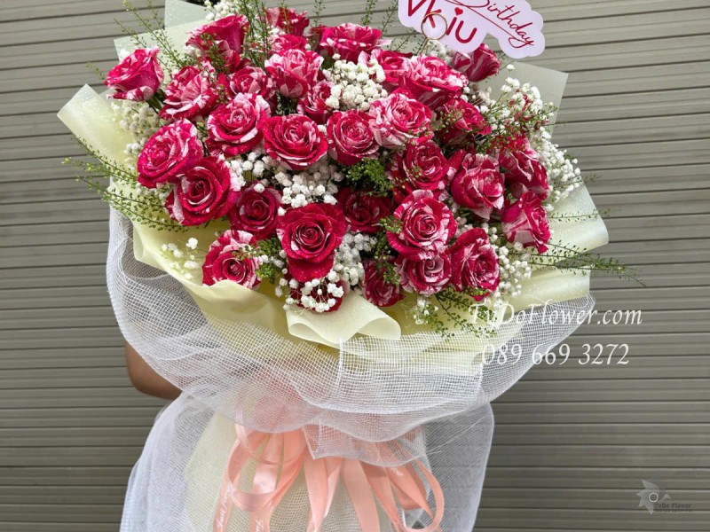 B0525373 BÓ HOA CHÚC MỪNG SINH NHẬT VỢ YÊU Thiết kế Hoa Hồng Đỏ Kẹo