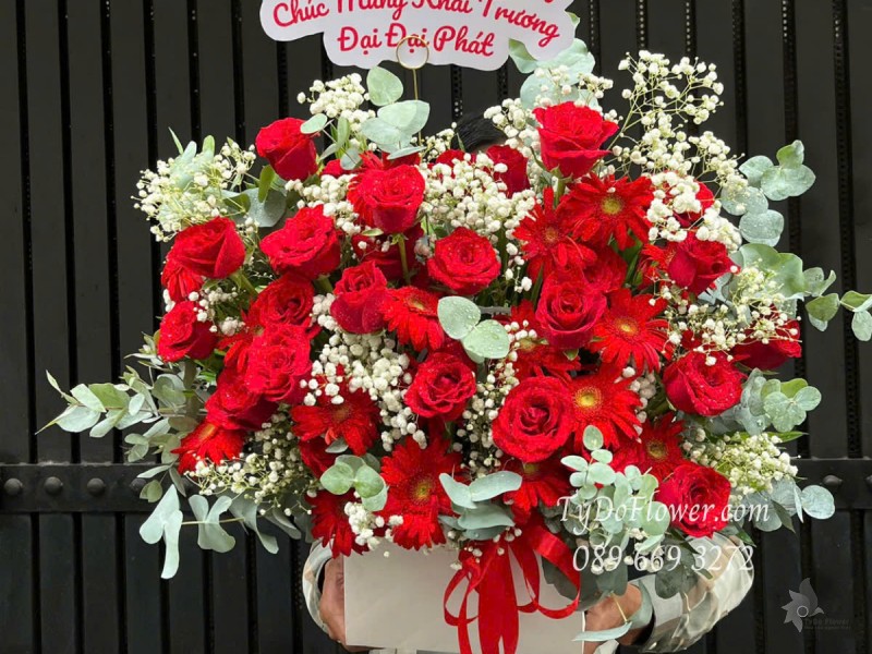 G0525388 GIỎ HOA CHÚC MỪNG KHAI TRƯƠNG HỒNG PHÁT Thiết kế Hoa Hồng Đỏ, Đồng Tiền Đỏ