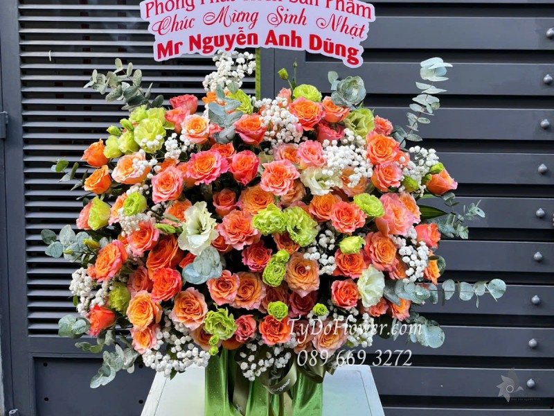 G0525394 GIỎ HOA CHÚC MỪNG SINH NHẬT Thiết kế Hoa Hồng Cam Spirit, Cát Tường Xanh Bơ