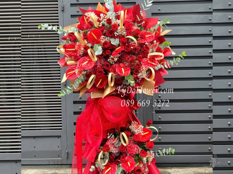 KCM0525398 KỆ HOA CHÚC MỪNG Thiết kế gam màu đỏ, Hoa Hồng, Hồng Môn