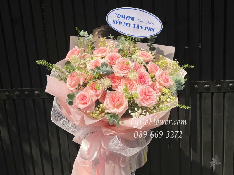 B0525424 BÓ HOA CHÚC MỪNG Thiết kế Hoa Hồng Pink Ohara