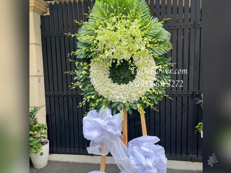 KCB0625433 KỆ HOA TANG LỄ VÒNG HOA CHIA BUỒN Kính Viếng Thiết kế vòng hoa lan trắng