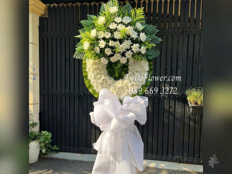 KCB0625434 KỆ HOA TANG LỄ VÒNG HOA CHIA BUỒN Kính Viếng Thiết kế vòng hoa cúc trắng