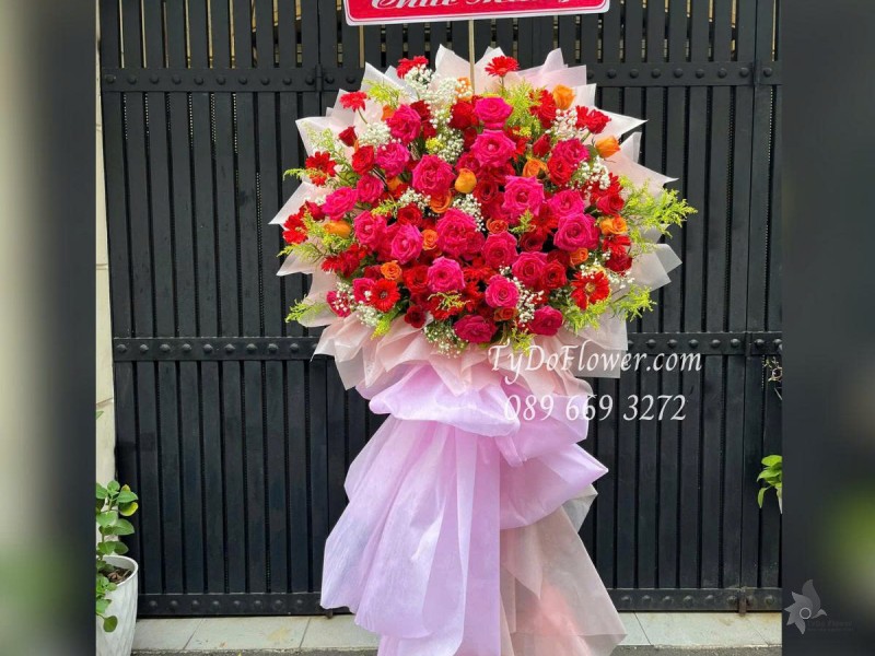 KCM0525447 KỆ HOA CHÚC MỪNG Thiết kế gam màu hồng đỏ, Hoa Hồng Pink Floyd, Hoa Hồng Đỏ Cam