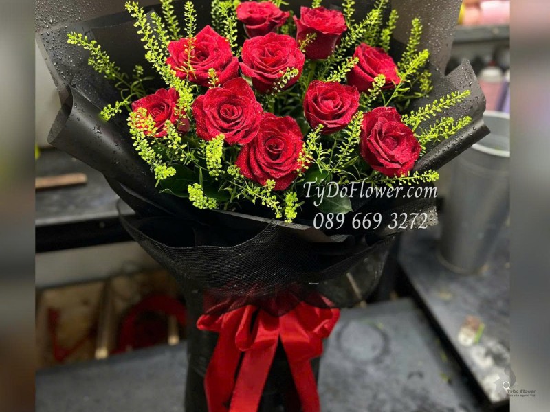 B0625453 BÓ HOA CHÚC MỪNG Thiết kế Hoa Hồng Đỏ Ecuador