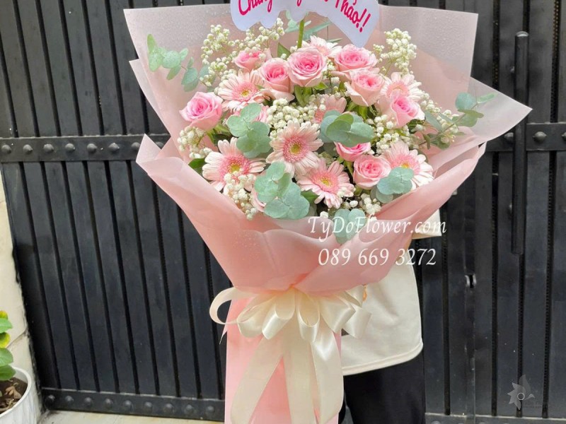 B0625454 BÓ HOA TẶNG CÔ GIÁO Thiết kế Hoa Hồng Lạc Thần, Đồng Tiền Hồng Pastel