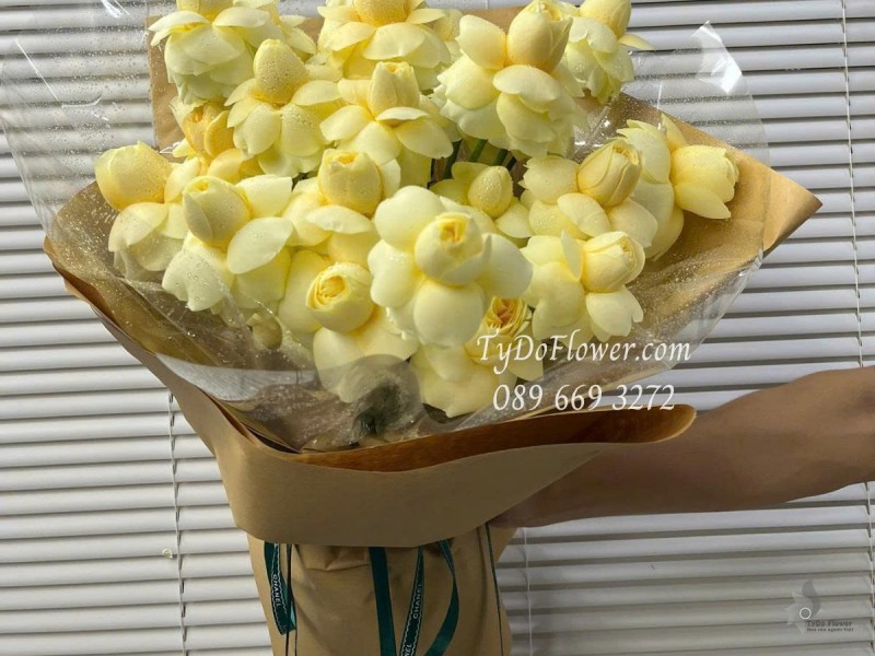 B0625458 BÓ HOA CHÚC MỪNG  Thiết kế Hoa Hồng Vàng Victor