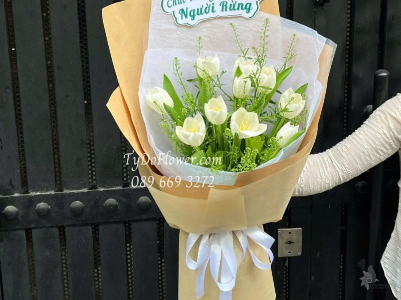B0625459 BÓ HOA CHÚC MỪNG SINH NHẬT Thiết kế Hoa Tulip Trắng