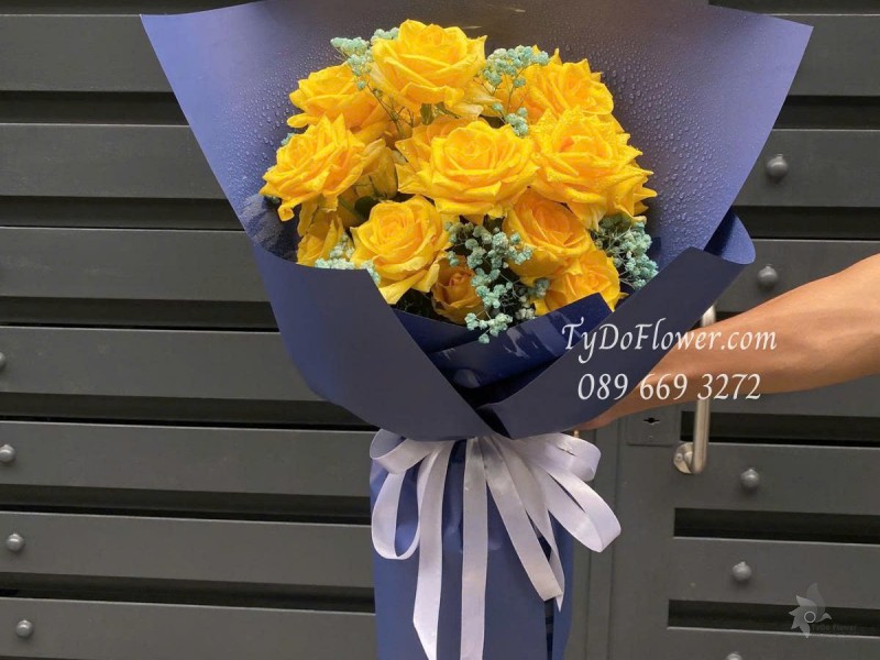 B0625460 BÓ HOA CHÚC MỪNG Thiết kế Hoa Hồng Vàng Gold