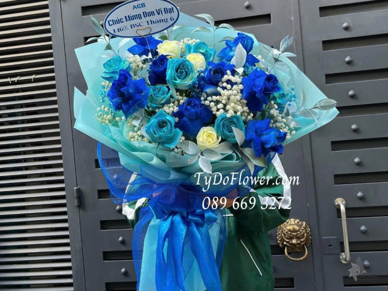 B0725162 BÓ HOA CHÚC MỪNG SINH NHẬT Thiết kế Hoa Hồng Xanh Dương