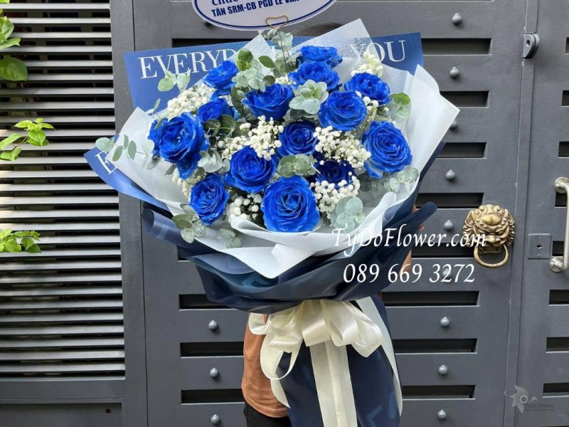 B0725166 BÓ HOA CHÚC MỪNG Thiết kế Hoa Hồng Xanh Dương