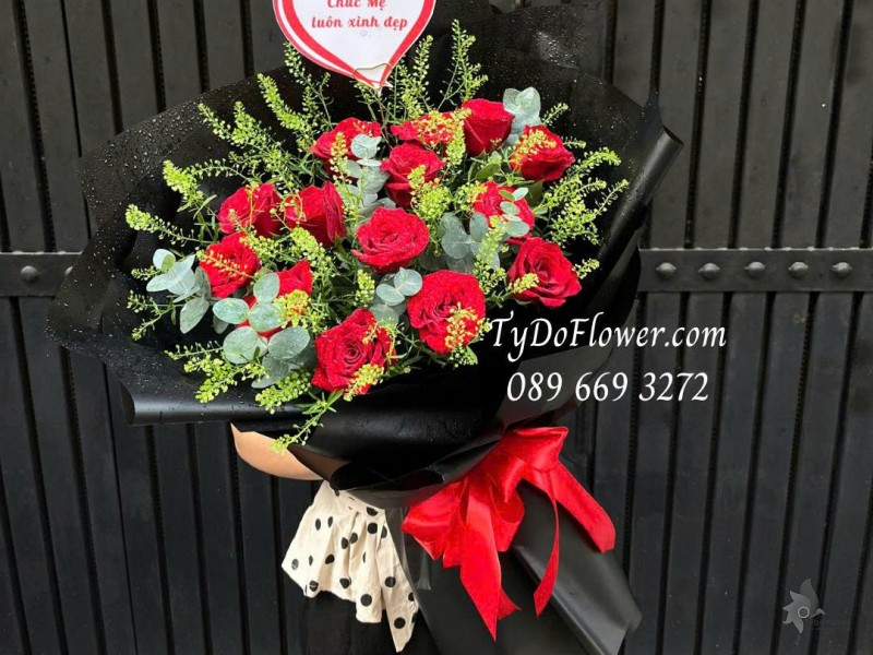 B0725167 BÓ HOA TẶNG MẸ Thiết kế Hoa Hồng Đỏ Ecuador