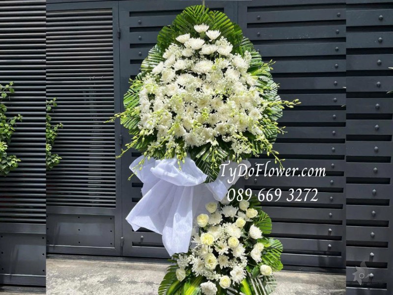 KCB0725550 KỆ HOA TANG LỄ VÒNG HOA CHIA BUỒN Thành Kính Phân Ưu thiết kế 02 tầng hoa cúc trắng, hoa lan trắng, hoa hồng trắng