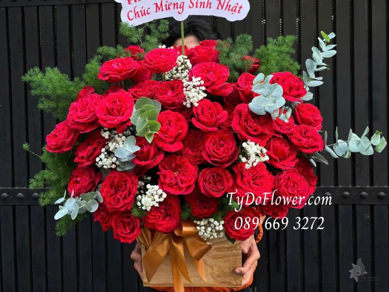 G0825566 GIỎ HOA CHÚC MỪNG SINH NHẬT Thiết kế Hoa Hồng Đỏ Ohara Red Rose