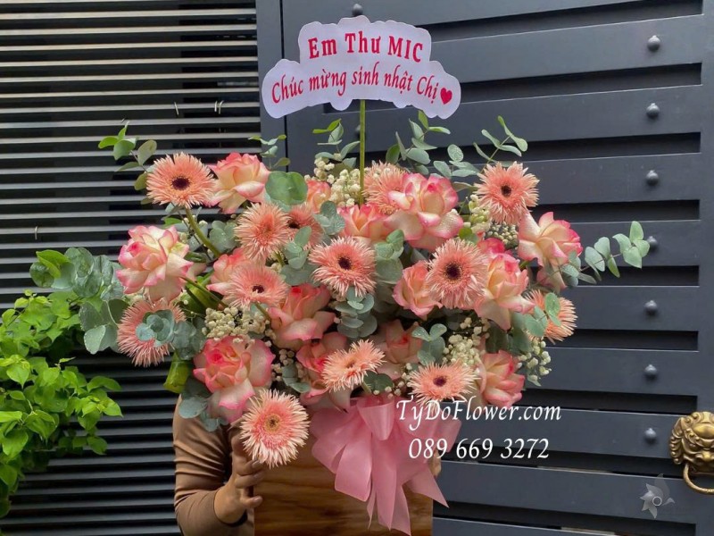 G0825569 GIỎ HOA CHÚC MỪNG SINH NHẬT Thiết kế Hoa Hồng Song Hỷ