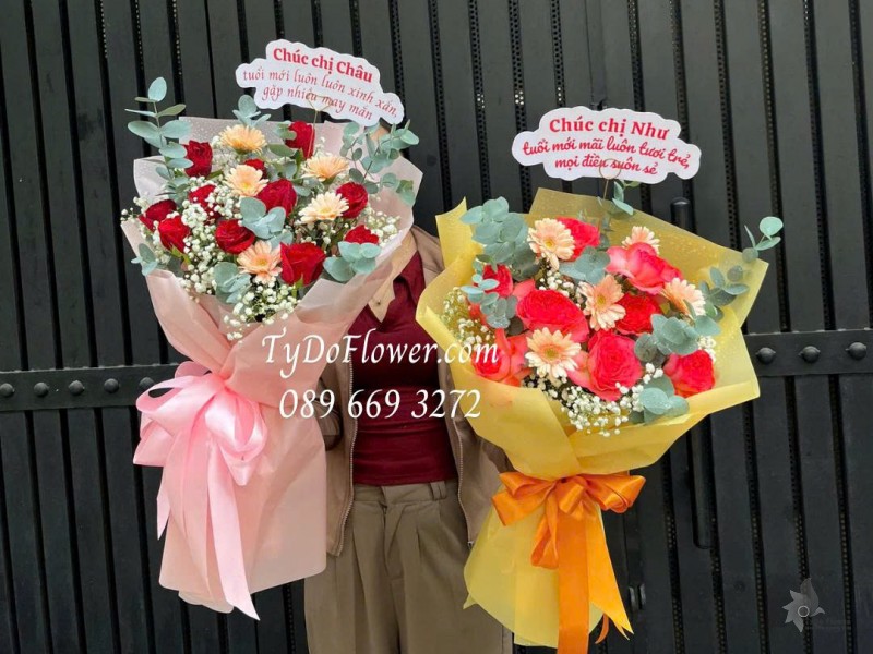 B0825585 BÓ HOA CHÚC MỪNG TUỔI MỚI Thiết kế Hoa Hồng mix Đồng Tiền