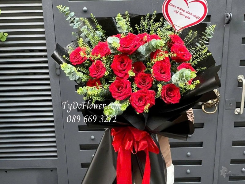 B0825591 BÓ HOA CHÚC MỪNG SINH NHẬT Thiết kế Hoa Hồng Đỏ Ecuador