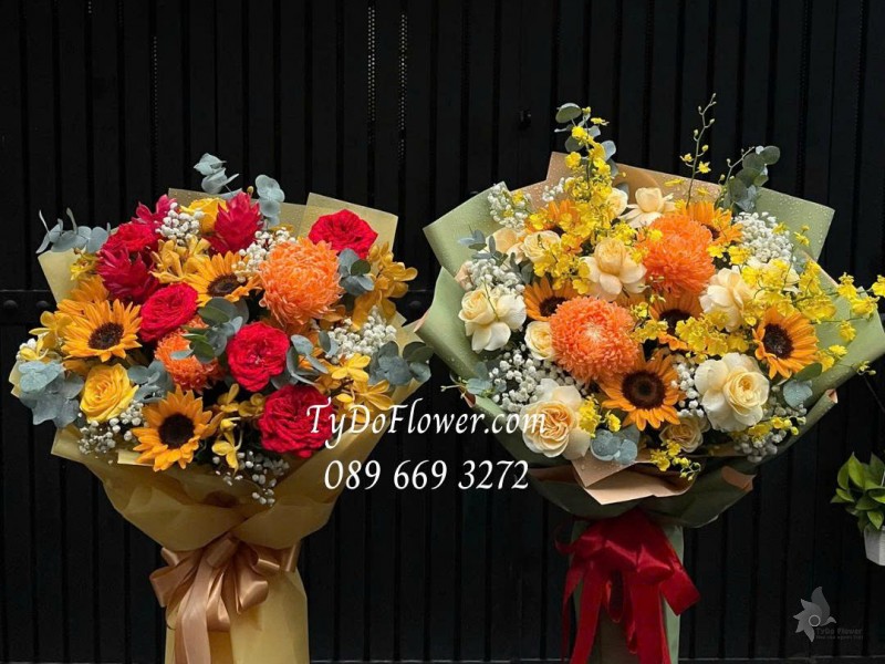 B0825592 ĐẶT TỪ 02 BÓ HOA CHÚC MỪNG Thiết kế tông màu đỏ vàng cam, phối hoa ngẫu nhiên