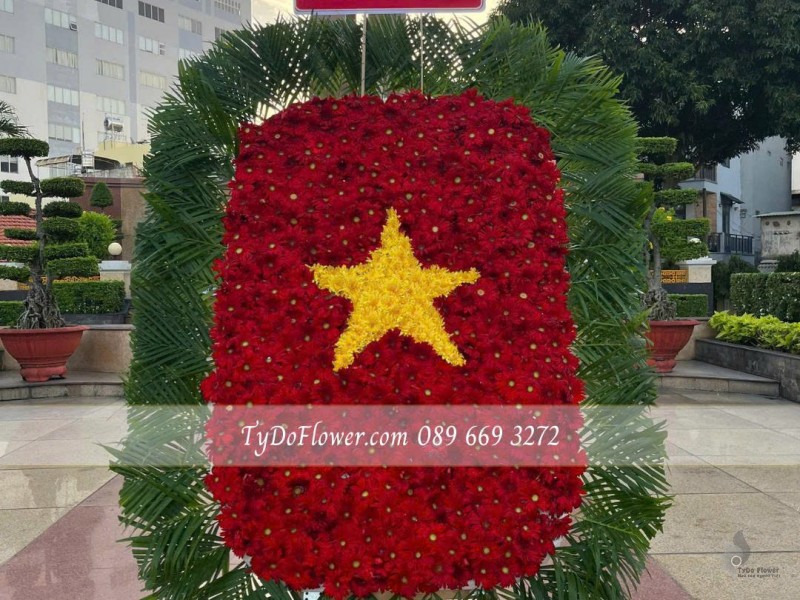 KCM0825624 KỆ HOA THIẾT KẾ CỜ ĐỎ SAO VÀNG