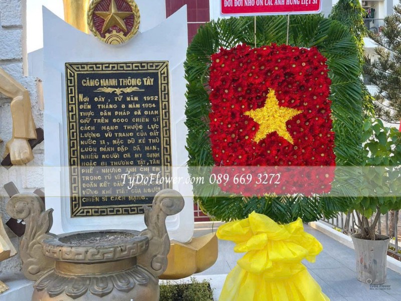 KCM0825625 KỆ HOA THIẾT KẾ CỜ ĐỎ SAO VÀNG