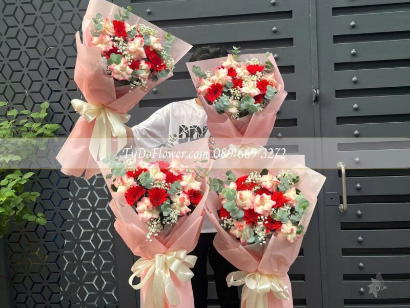 B0825629 ĐẶT TỪ 03 BÓ HOA CHÚC MỪNG trao tặng đại biểu, lễ tốt nghiệp