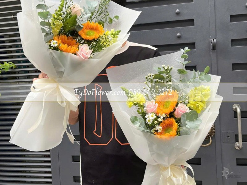 B0825630 ĐẶT TỪ 10 BÓ HOA CHÚC MỪNG trao tặng đại biểu, lễ tốt nghiệp