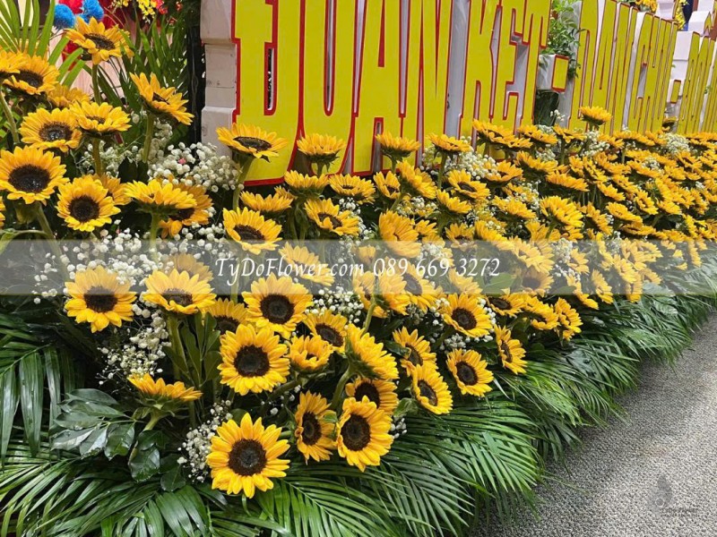 L0825632 DẢI HOA HƯỚNG DƯƠNG Trang trí sân khấu sự kiện tính theo Mét