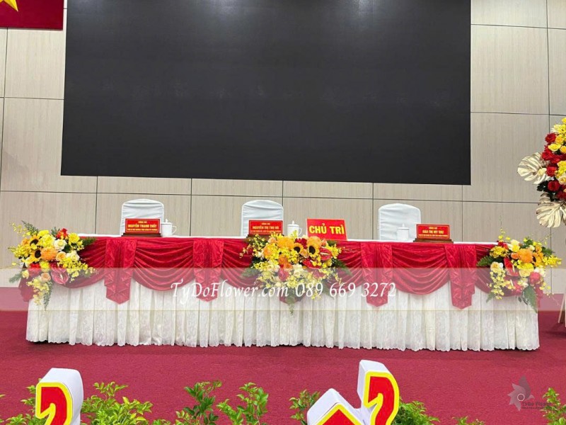  L0825644 ĐẶT TỪ 02 BÁT HOA BÀN CHỦ TRÌ