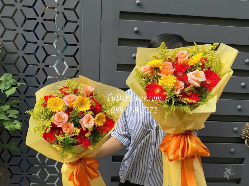 B0825658 ĐẶT TỪ 02 BÓ HOA CHÚC MỪNG trao tặng đại biểu, lễ tốt nghiệp