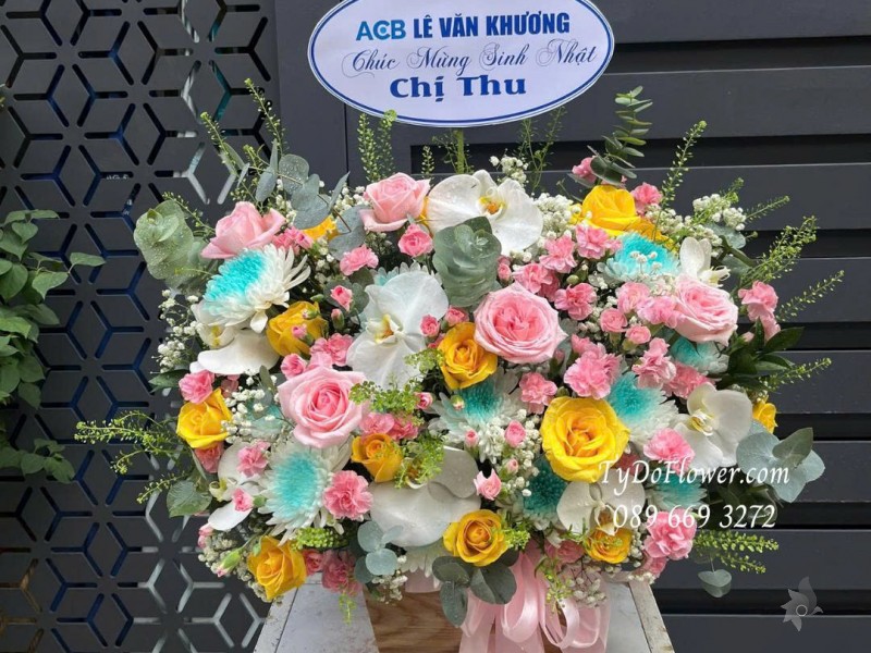 G0925669 GIỎ HOA CHÚC MỪNG SINH NHẬT Thiết kế hoa hồng Pink Ohara, Vàng Gold, cẩm chướng nhật, cúc trắng xanh dương, lan hồ điệp