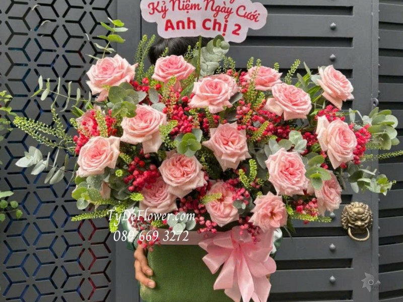 G0925672 GIỎ HOA CHÚC MỪNG KỶ NIỆM NGÀY CƯỚI Thiết kế hoa hồng Pink Ohara