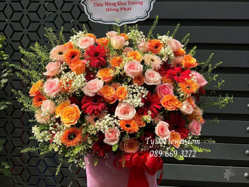 G0925675 GIỎ HOA CHÚC MỪNG KHAI TRƯƠNG HỒNG PHÁT Thiết kế hoa hồng cam Spirit. Pink Ohara, đồng tiền tua cam, đồng tiền đỏ