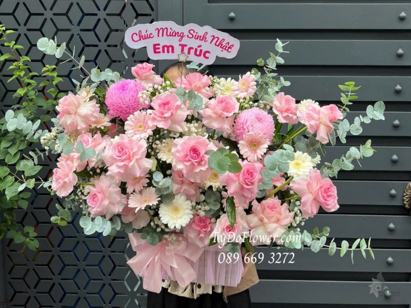 G0925678 GIỎ HOA CHÚC MỪNG SINH NHẬT Thiết kế hoa hồng lạc thần gấp cánh, cúc mẫu đơn hồng, đồng tiền mini