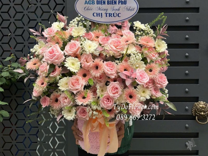 G0925685 GIỎ HOA CHÚC MỪNG SINH NHẬT Thiết kế hoa hồng Pink Ohara, đồng tiền tua, đồng tiền mini