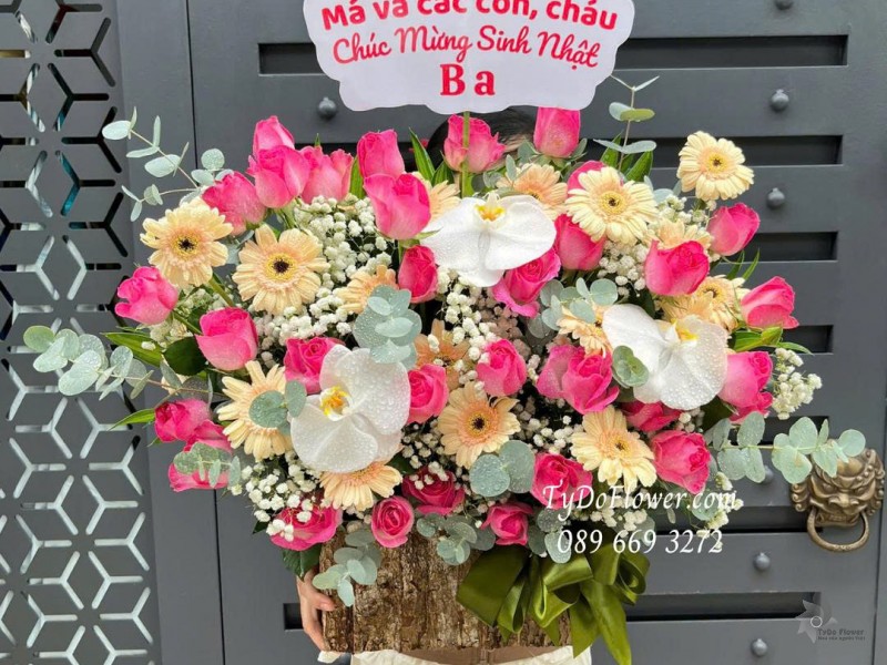 G0925696 GIỎ HOA CHÚC MỪNG SINH NHẬT BA Thiết kế hoa hồng sem, đồng tiền mini, lan hồ điệp