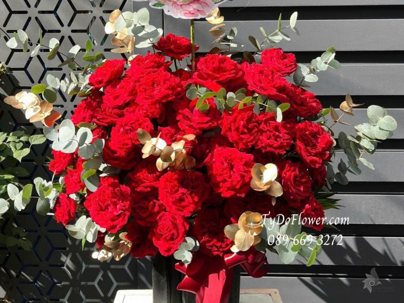 G09256969 GIỎ HOA CHÚC MỪNG Thiết kế hoa hồng đỏ Red Ohara