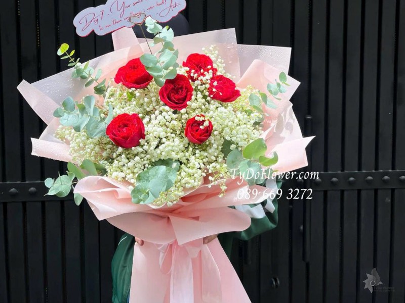 B0925709 BÓ HOA TÌNH YÊU Thiết kế hoa hồng đỏ Red Ohara, Baby trắng