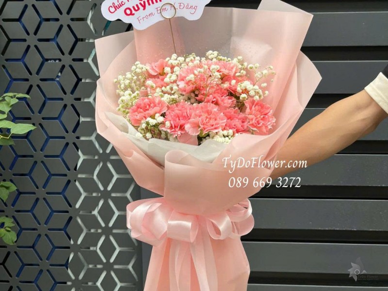 B0925712 BÓ HOA CHÚC MỪNG Thiết kế hoa phăng hồng