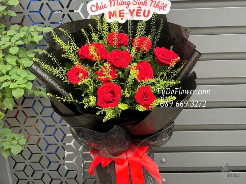 B0925718 BÓ HOA CHÚC MỪNG SINH NHẬT MẸ Thiết kế hoa hồng đỏ Ecuador