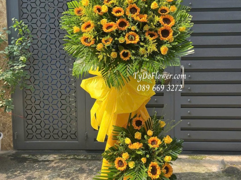 KCM0925724 KỆ HOA CHÚC MỪNG Thiết kế hoa hồng vàng Gold, hoa hướng dương
