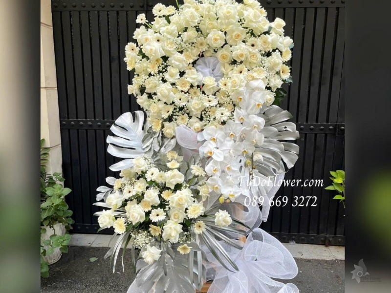 KCB0925738 KỆ HOA TANG LỄ VÒNG HOA CHIA BUỒN Hoa Kính Viếng Thiết kế 02 tầng, hoa hồng, đồng tiền, lan hồ điệp