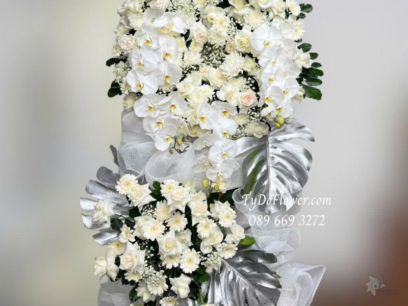 KCB0925753 KỆ HOA TANG LỄ VÒNG HOA CHIA BUỒN Hoa Kính Viếng Thiết kế 02 tầng, hoa hồng, lan hồ điệp, cúc, baby trắng