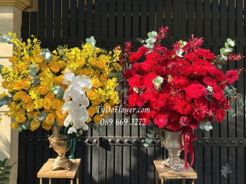 BI0825774 BÌNH HOA CHÚC MỪNG CAO CẤP Thiết kế gam màu đỏ vàng rực rỡ